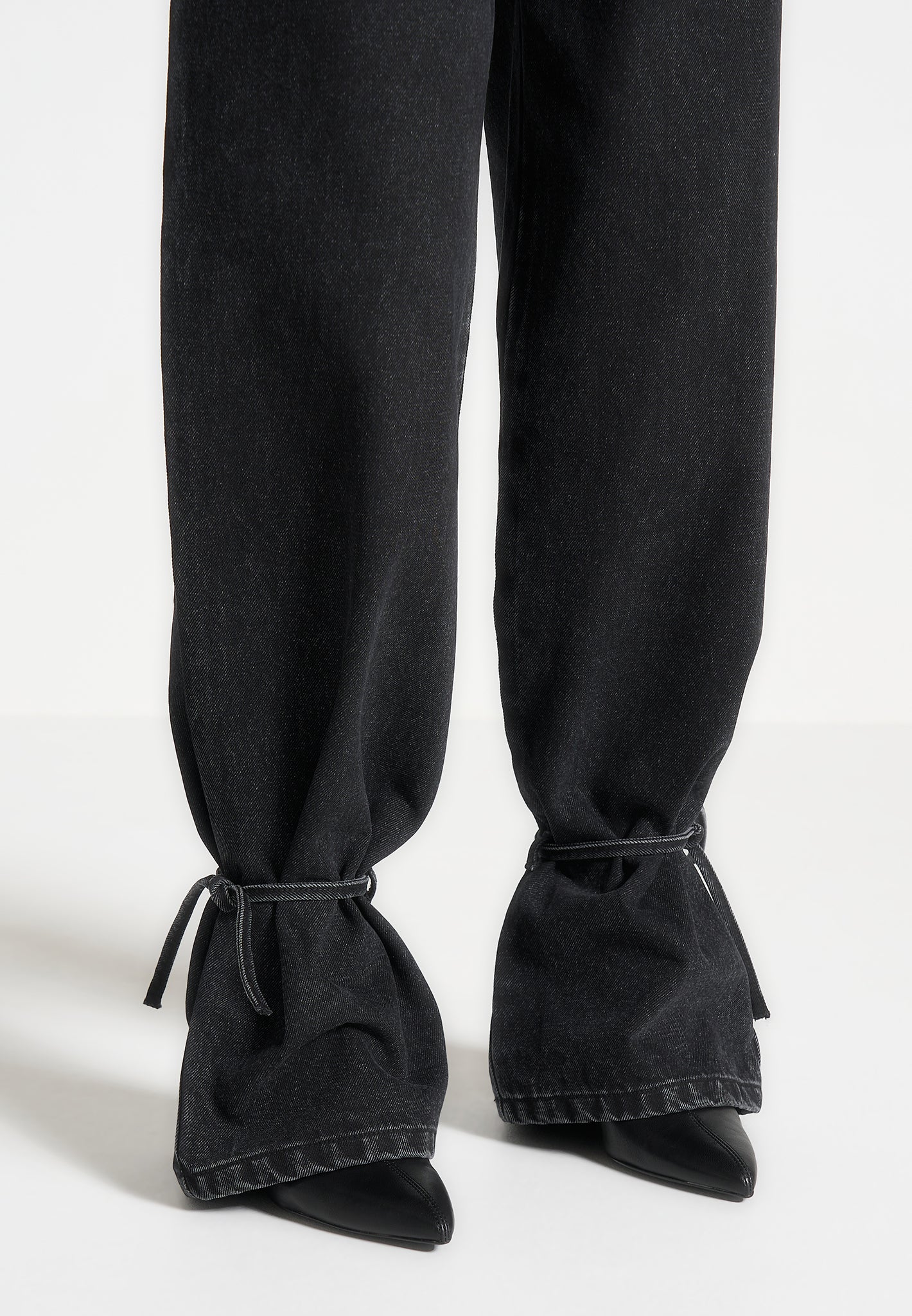 Faye - Wide Mid Rise Jeans with Tie Waist - Washed Black
